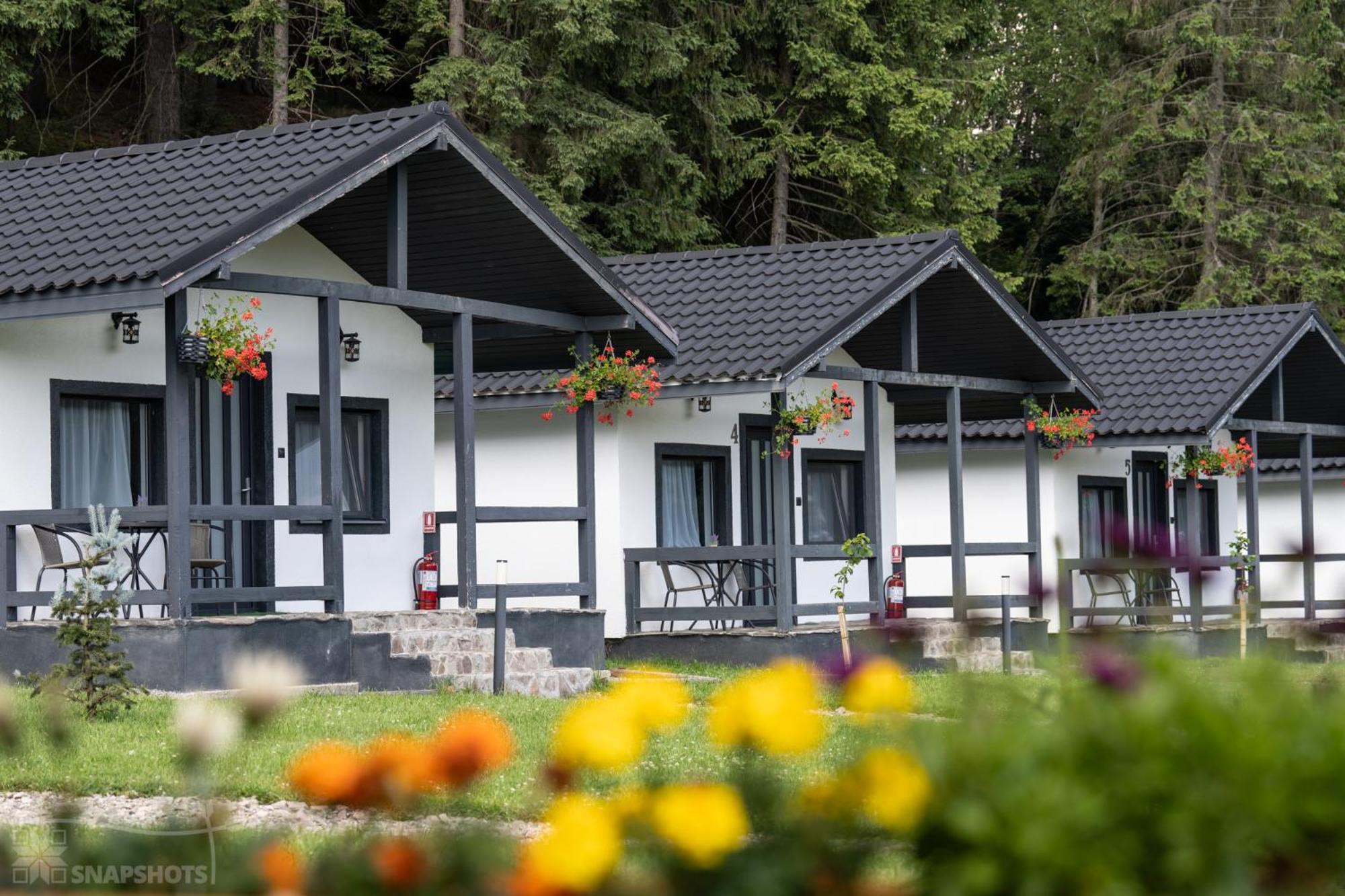 Clubul Dacilor Hotel Comandău Exterior foto